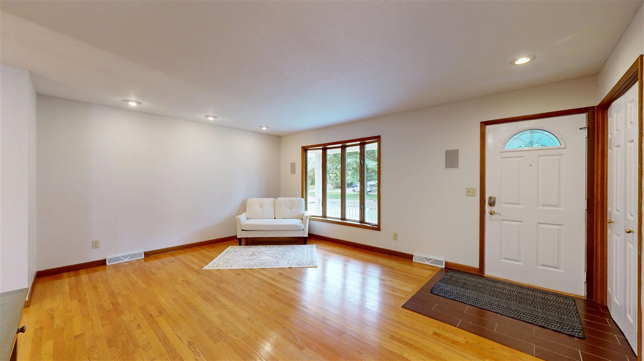 527 Mahaska Court Iowa City IA 52246