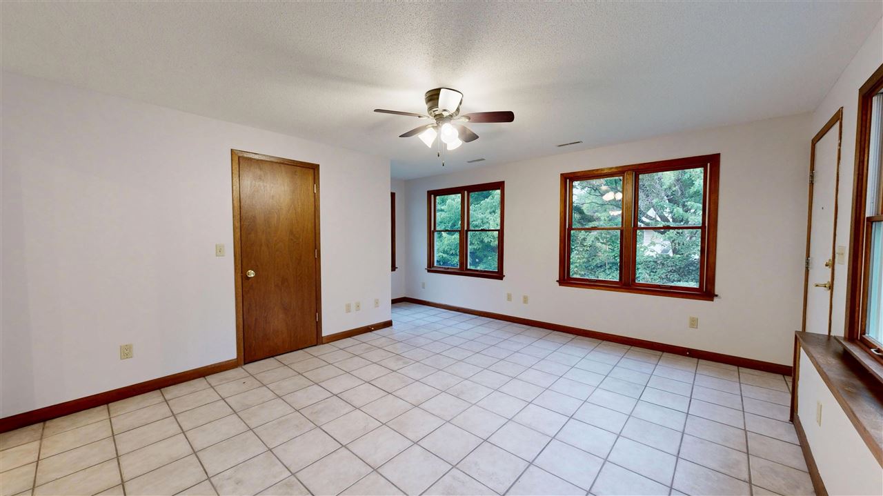 527 Mahaska Court Iowa City IA 52246