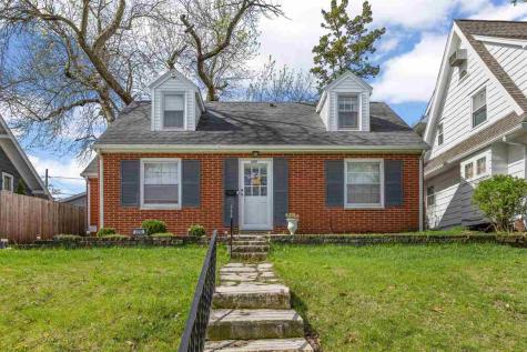 2253 Meadowbrook Drive SE Cedar Rapids IA 52403
