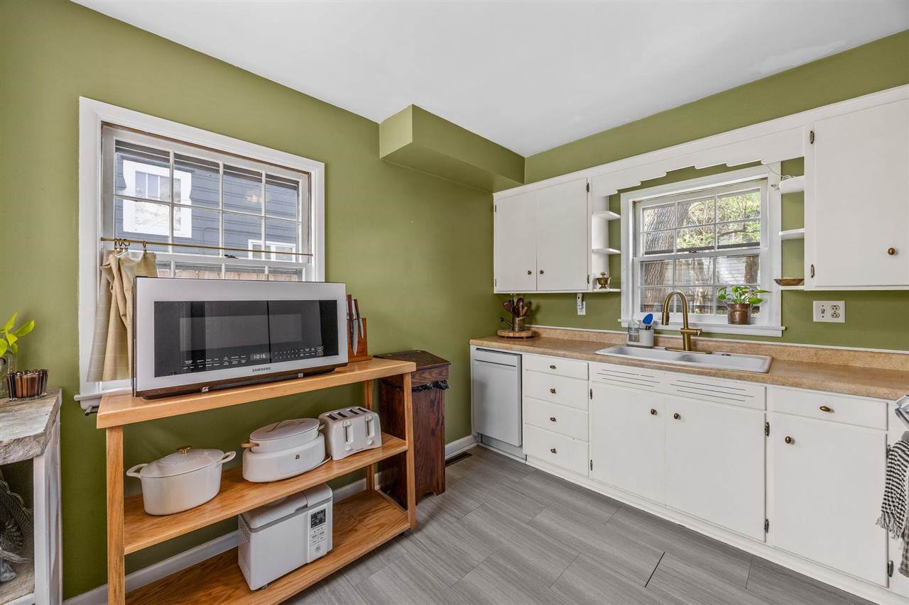 2253 Meadowbrook Drive SE Cedar Rapids IA 52403