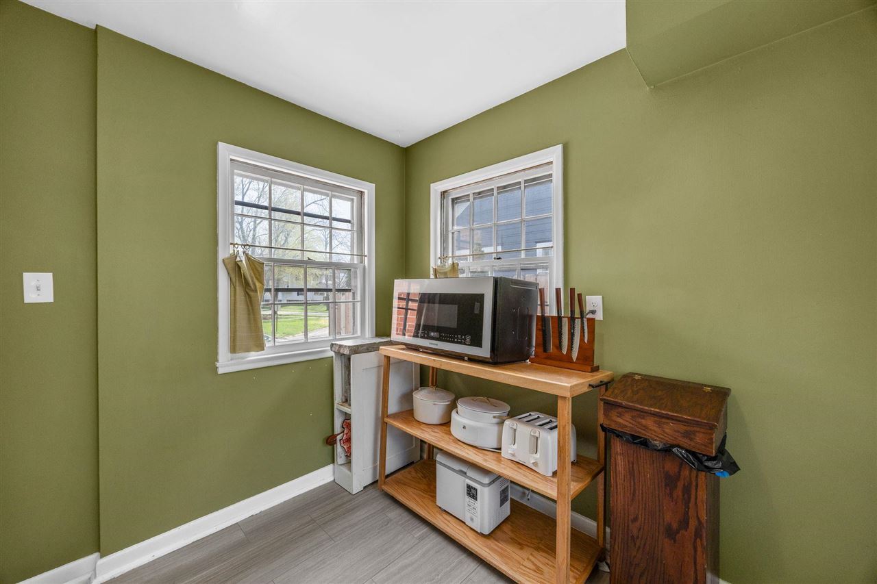 2253 Meadowbrook Drive SE Cedar Rapids IA 52403