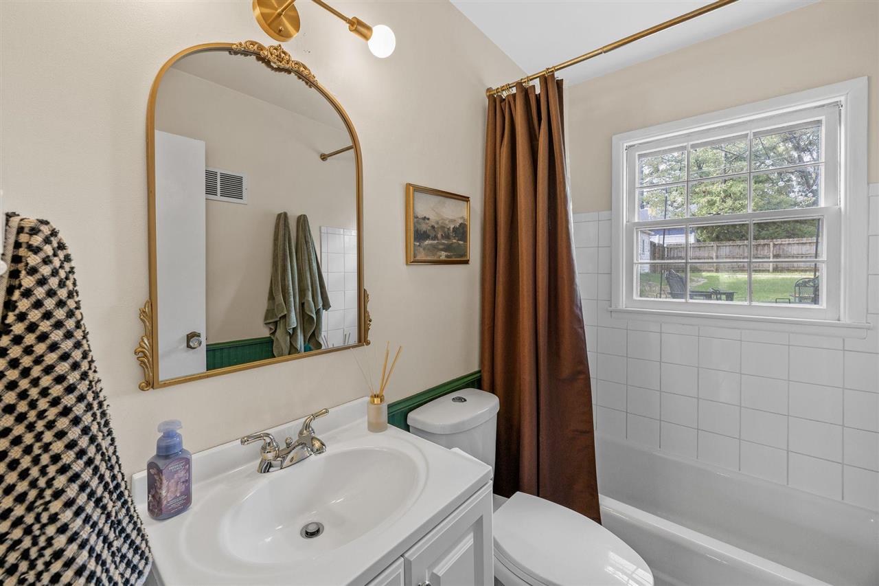 2253 Meadowbrook Drive SE Cedar Rapids IA 52403