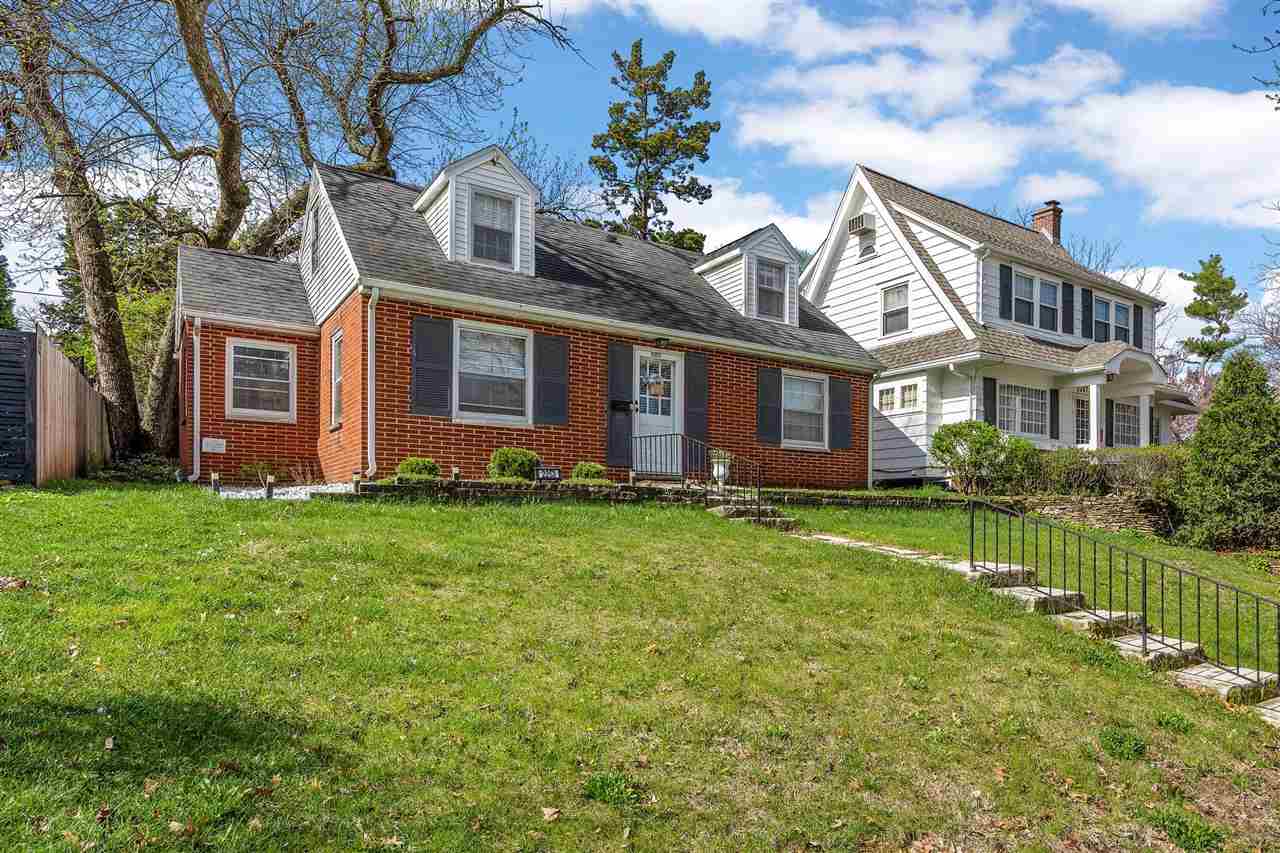 2253 Meadowbrook Drive SE Cedar Rapids IA 52403
