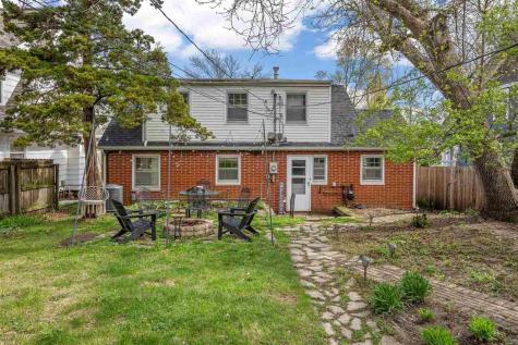 2253 Meadowbrook Drive SE Cedar Rapids IA 52403