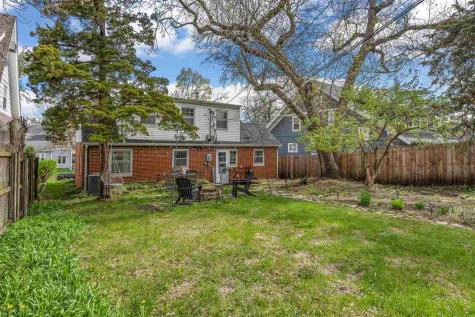2253 Meadowbrook Drive SE Cedar Rapids IA 52403