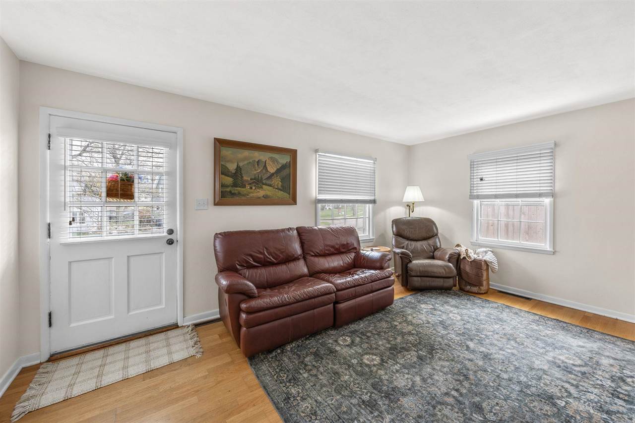 2253 Meadowbrook Drive SE Cedar Rapids IA 52403
