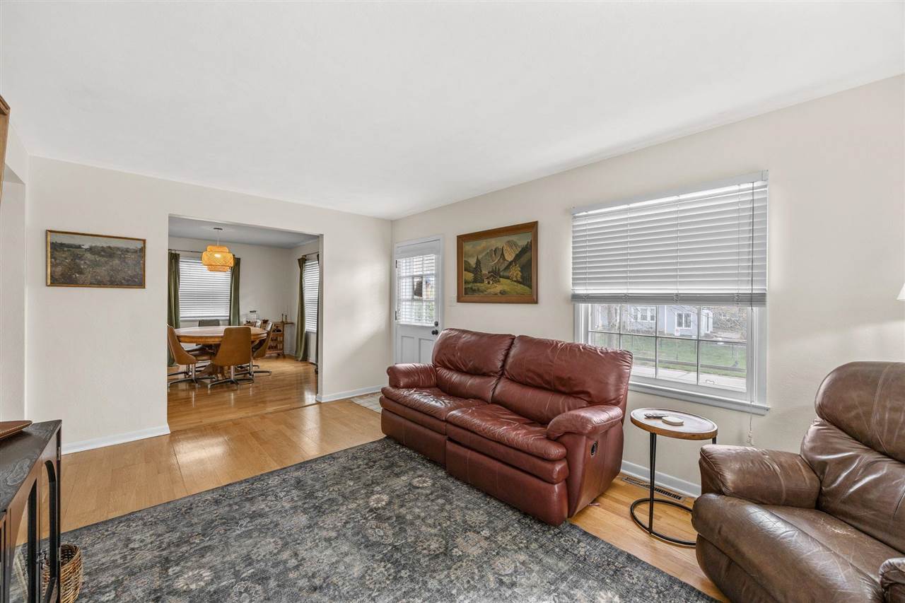 2253 Meadowbrook Drive SE Cedar Rapids IA 52403