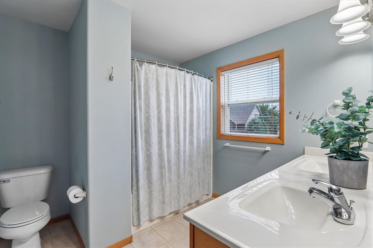 230 Lockview Avenue North Liberty IA 52317
