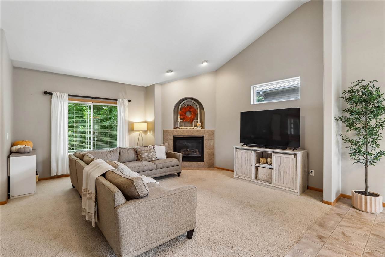 230 Lockview Avenue North Liberty IA 52317