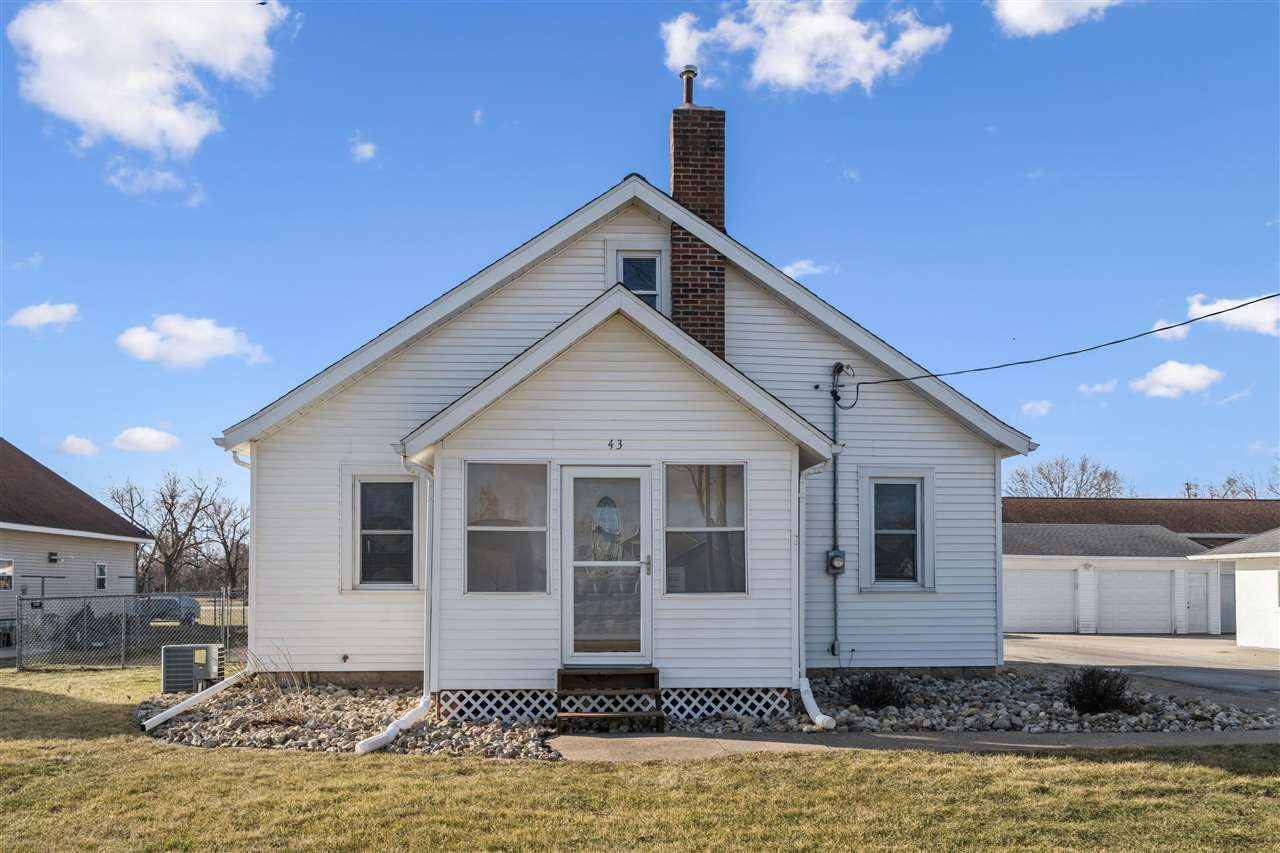 43 Vinton Street Palo IA 52324