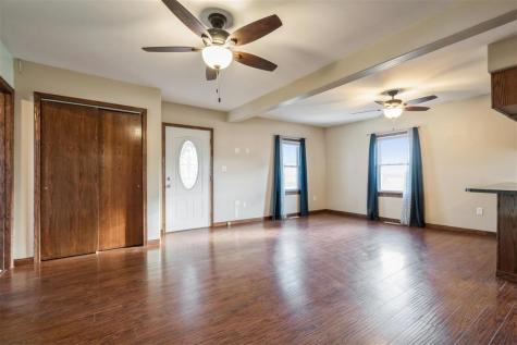 43 Vinton Street Palo IA 52324