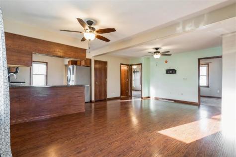 43 Vinton Street Palo IA 52324