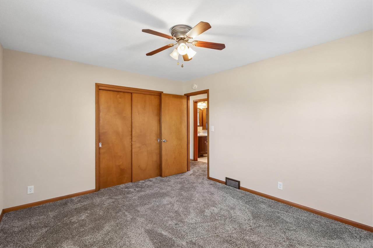 28 SW 29th Avenue Cedar Rapids IA 52404