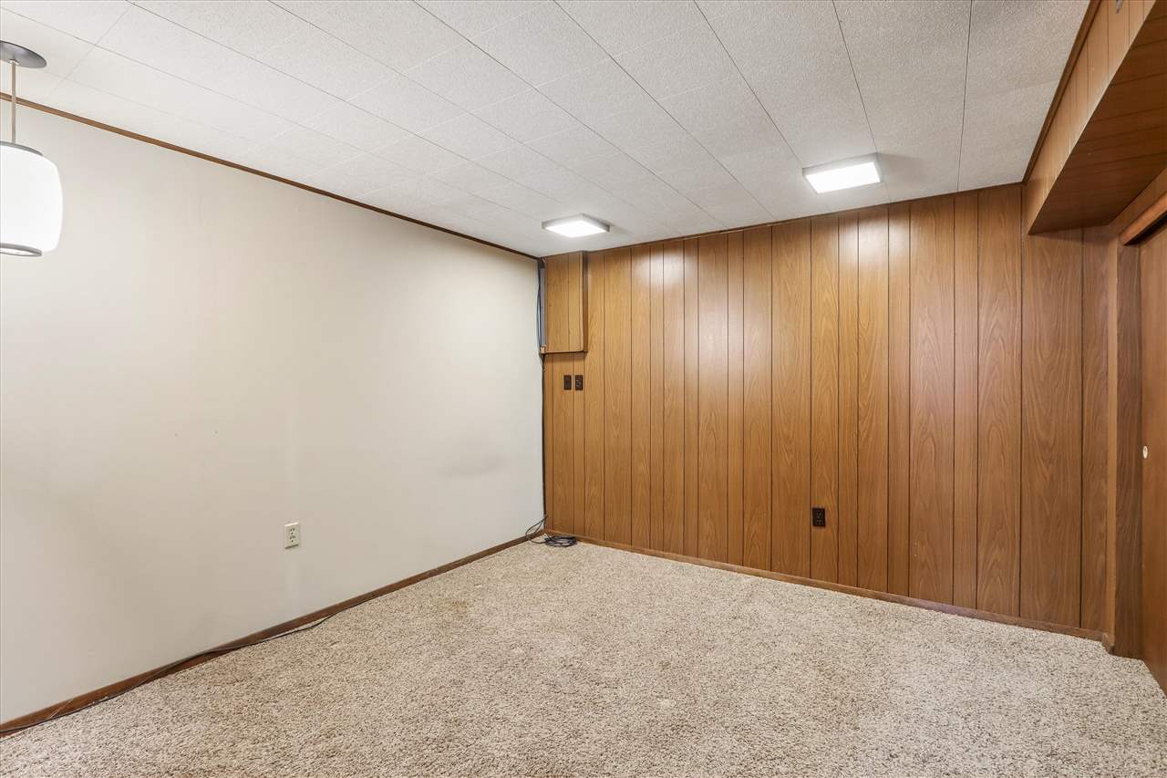 28 SW 29th Avenue Cedar Rapids IA 52404