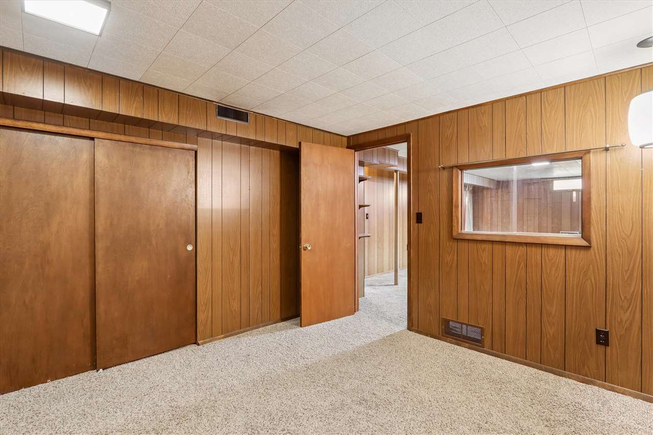 28 SW 29th Avenue Cedar Rapids IA 52404