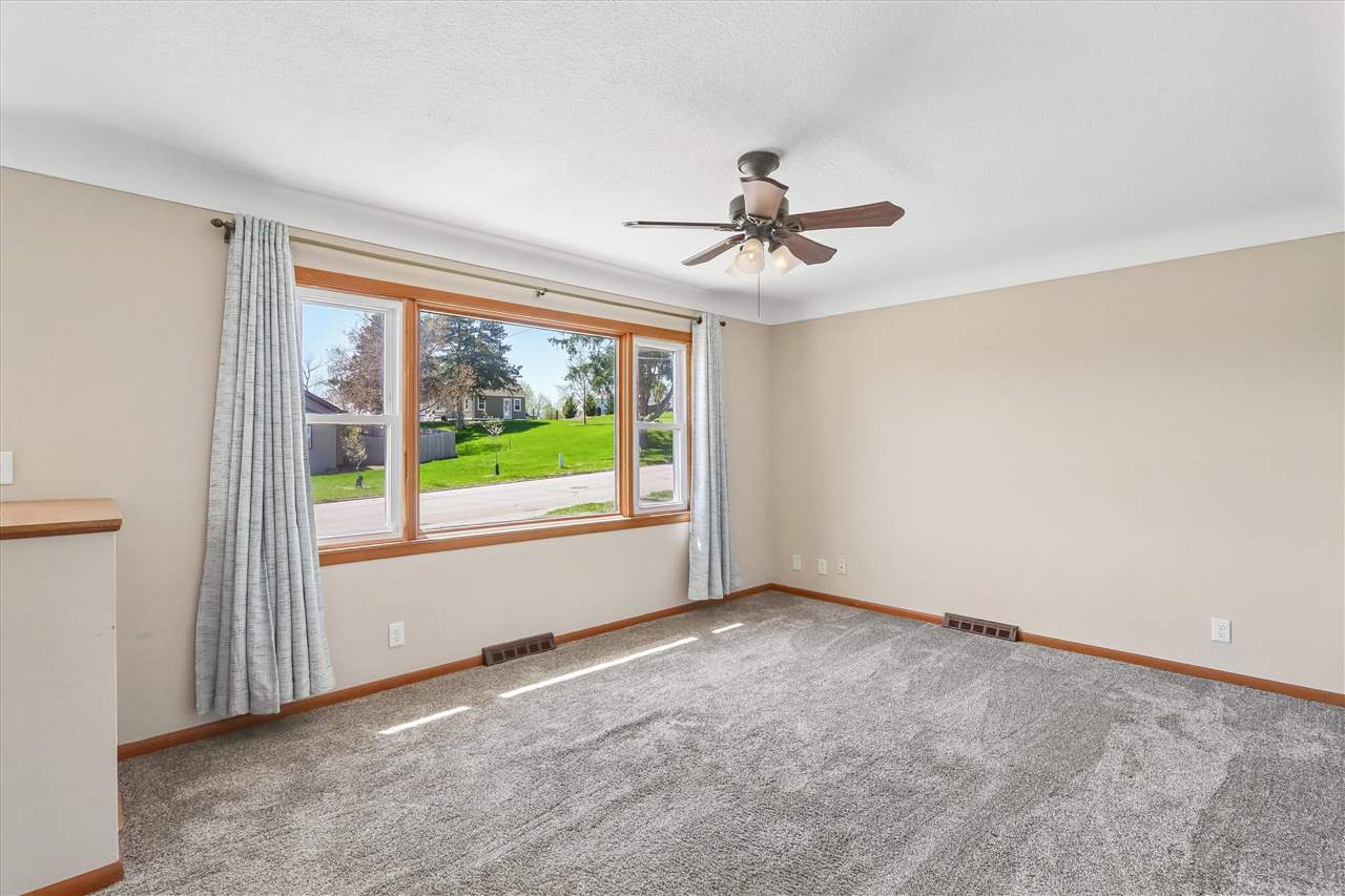 28 SW 29th Avenue Cedar Rapids IA 52404