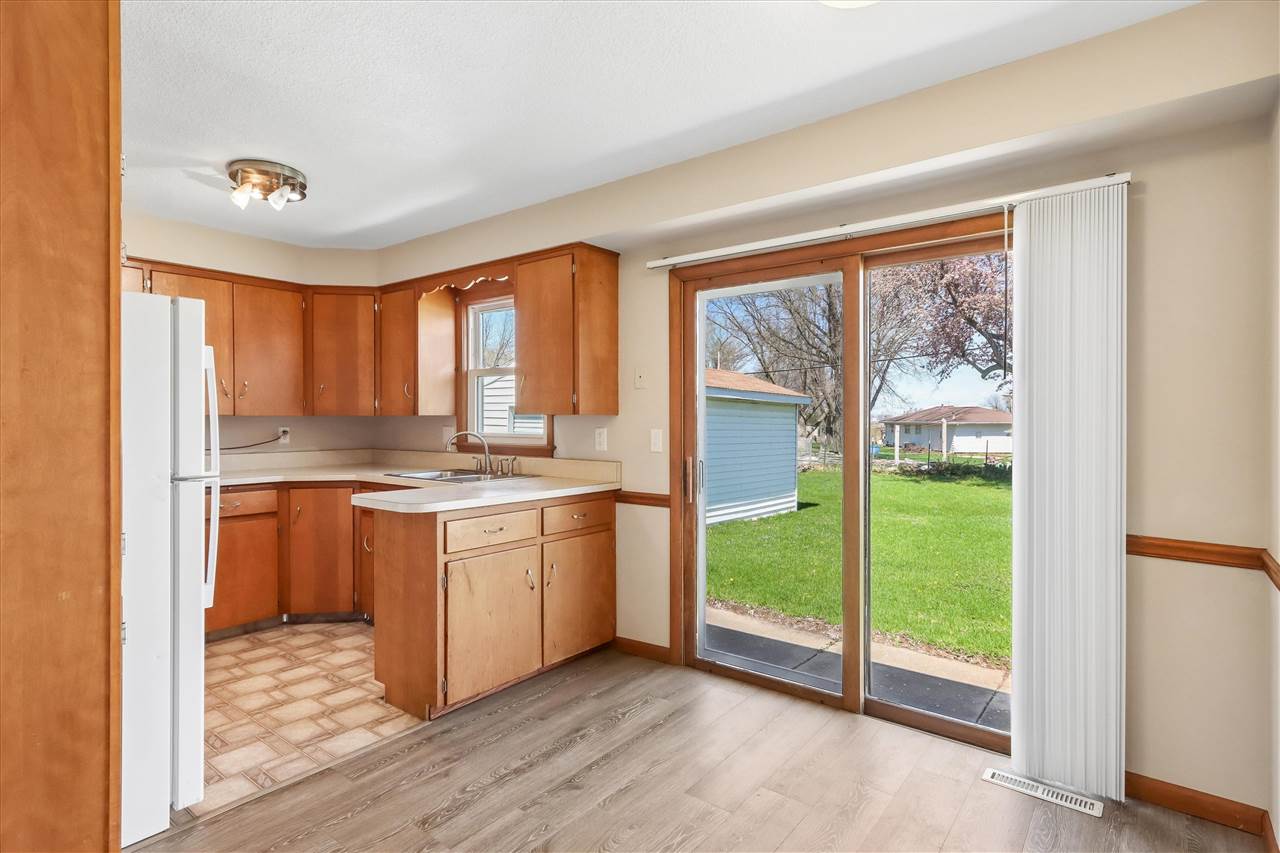 28 SW 29th Avenue Cedar Rapids IA 52404