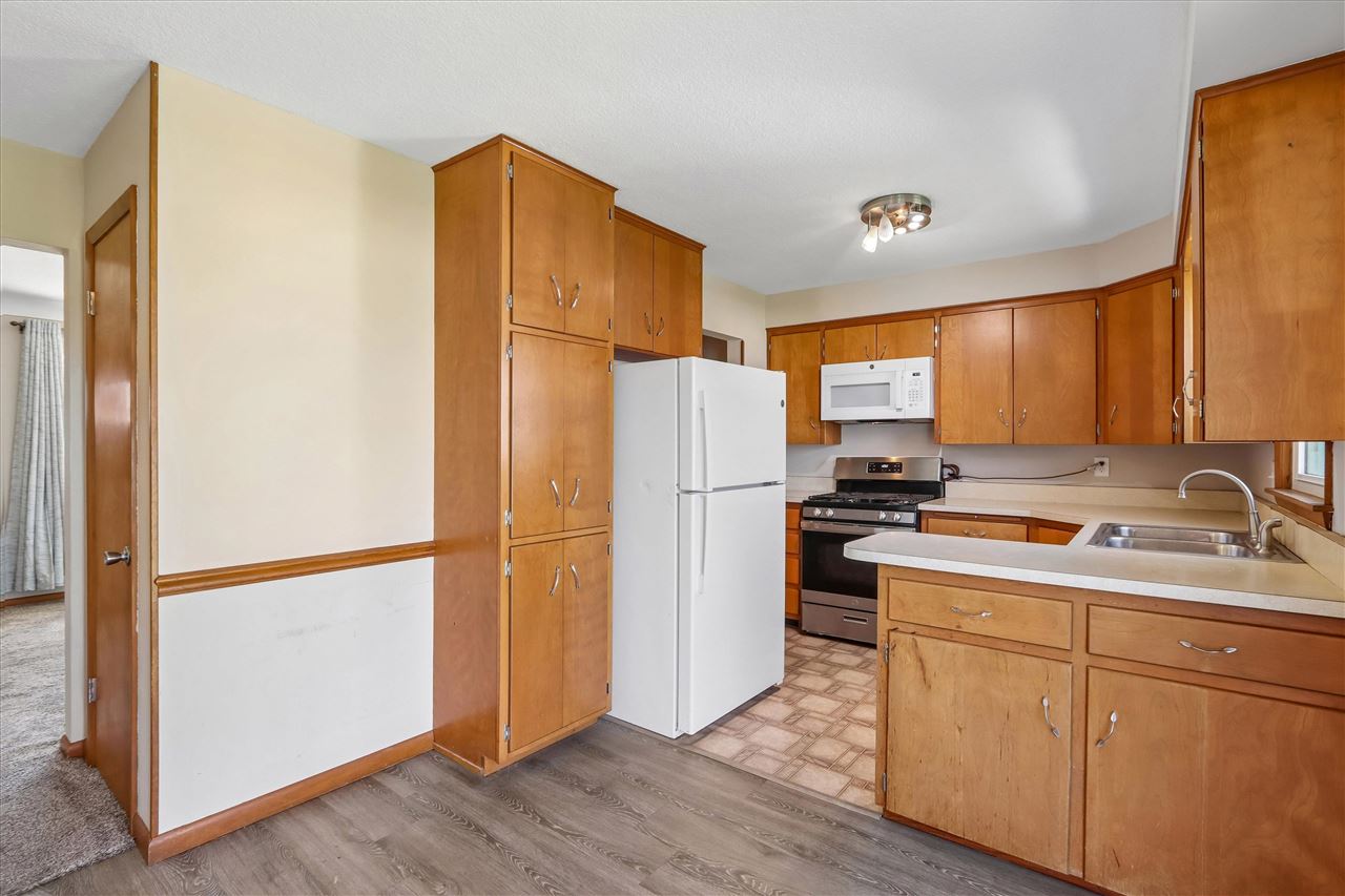 28 SW 29th Avenue Cedar Rapids IA 52404