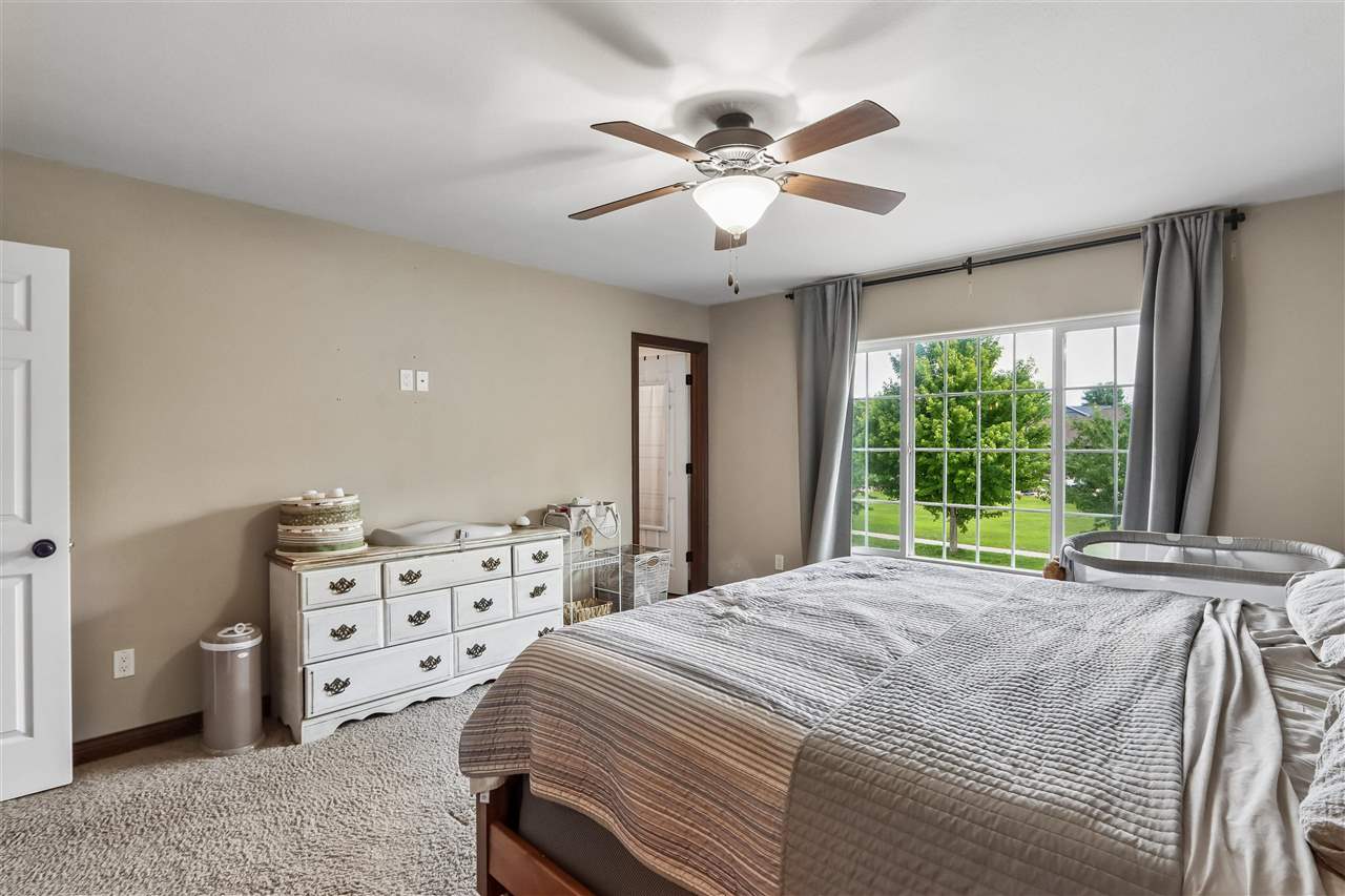 1542 Red Oak Drive North Liberty IA 52317
