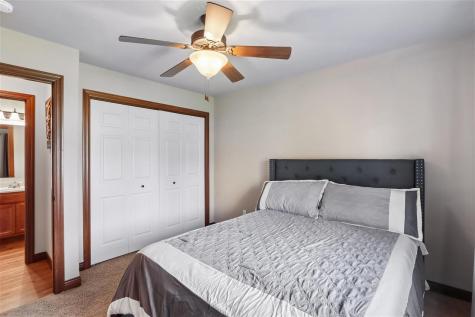 1542 Red Oak Drive North Liberty IA 52317