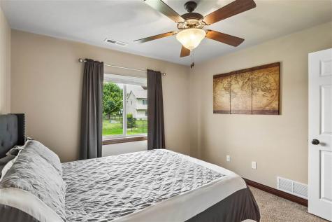 1542 Red Oak Drive North Liberty IA 52317
