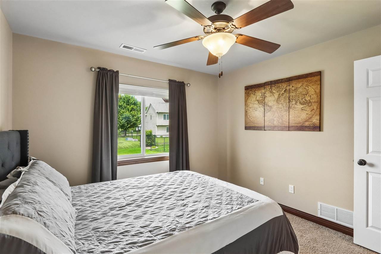 1542 Red Oak Drive North Liberty IA 52317
