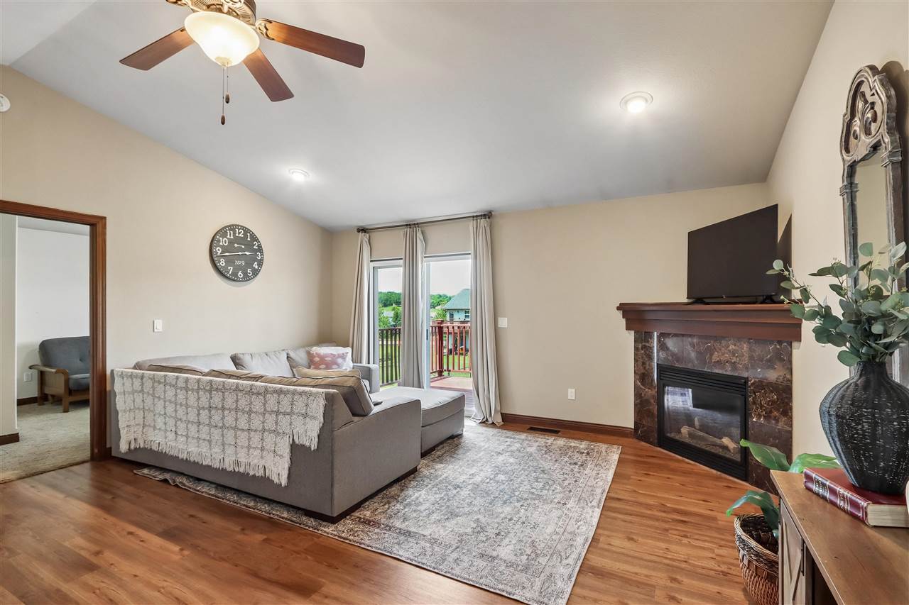 1542 Red Oak Drive North Liberty IA 52317