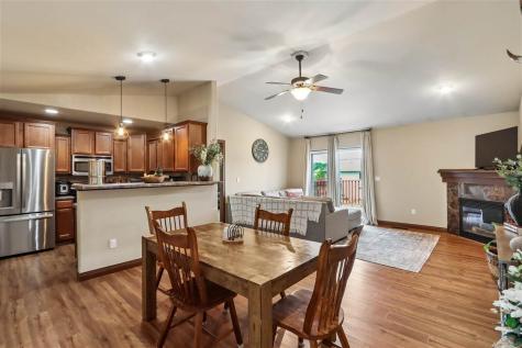 1542 Red Oak Drive North Liberty IA 52317