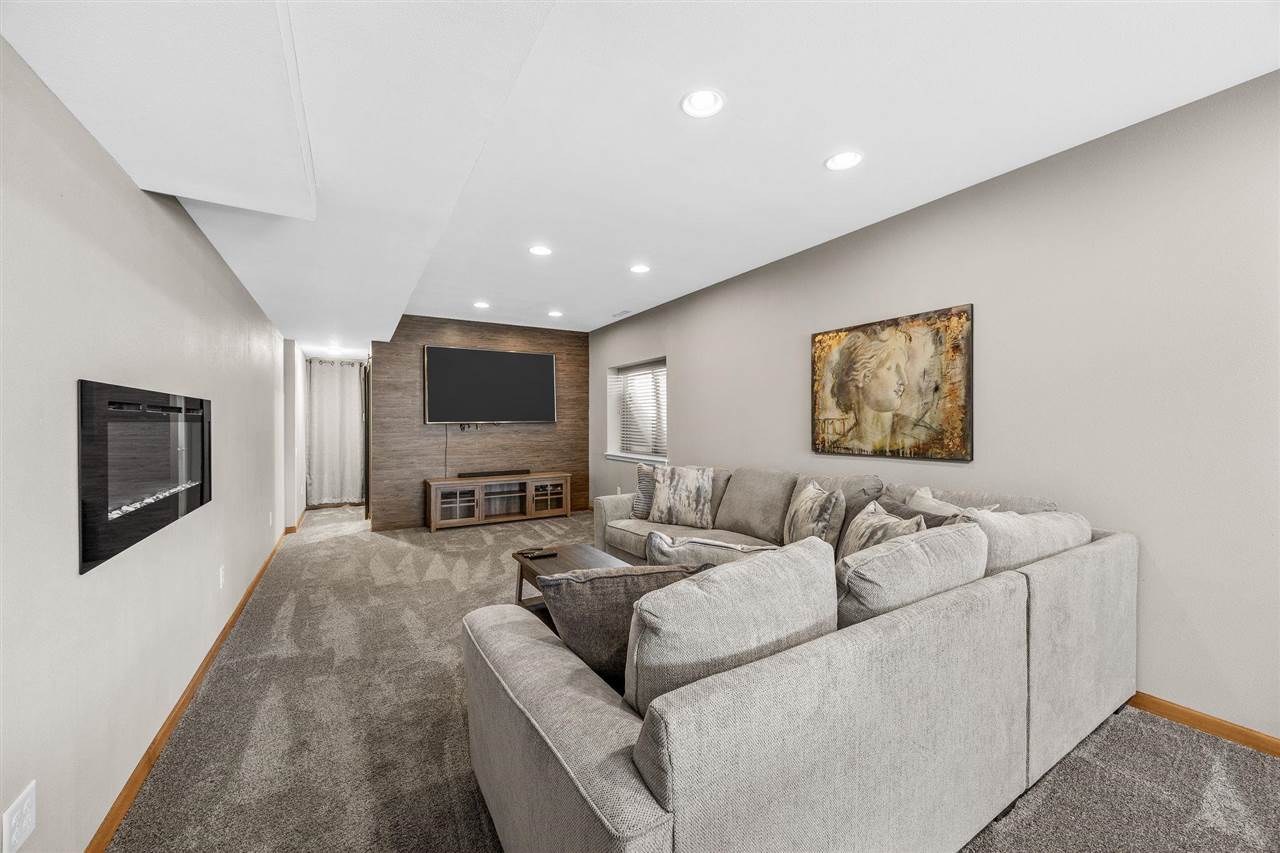 2812 Broken Woods Drive Coralville IA 52241