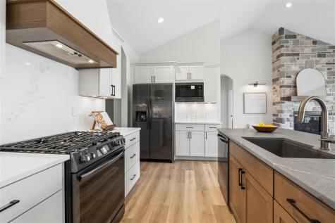 900 Crestview Drive Solon IA 52333