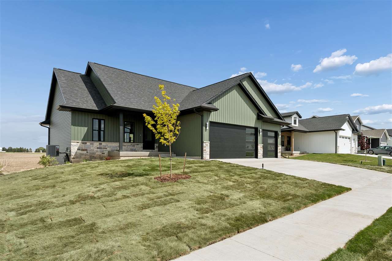 900 Crestview Drive Solon IA 52333