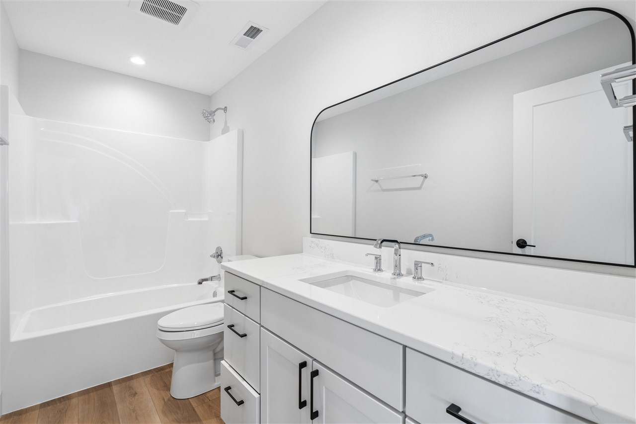 900 Crestview Drive Solon IA 52333