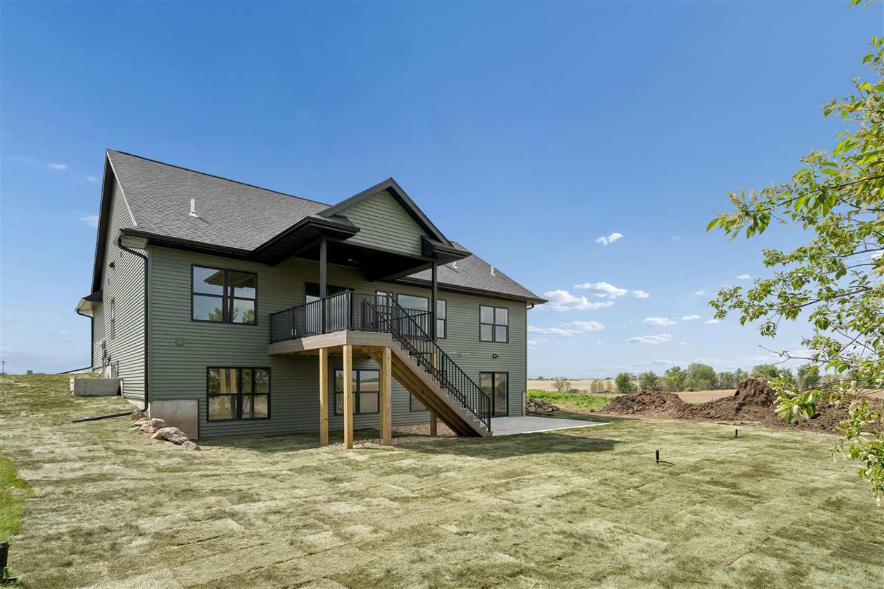 900 Crestview Drive Solon IA 52333