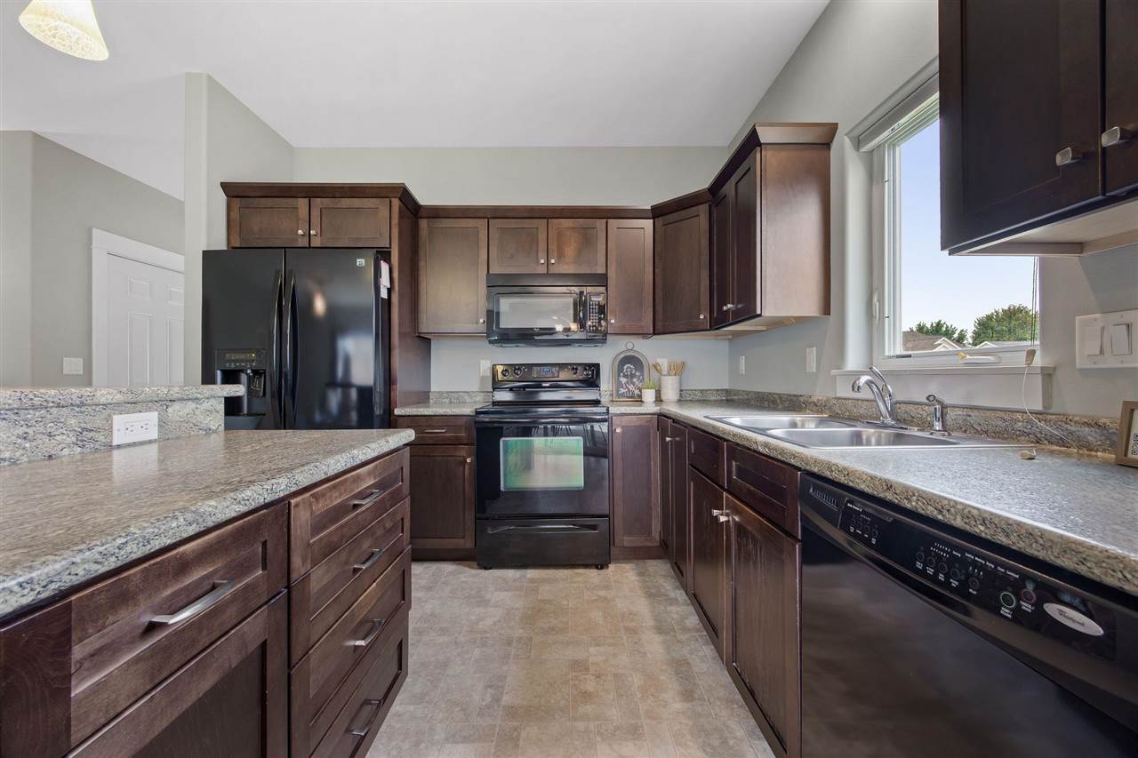 225 Ridgewood Drive Hiawatha IA 52233