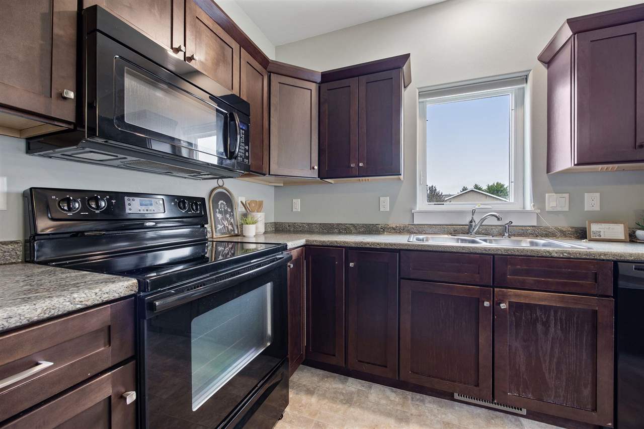 225 Ridgewood Drive Hiawatha IA 52233