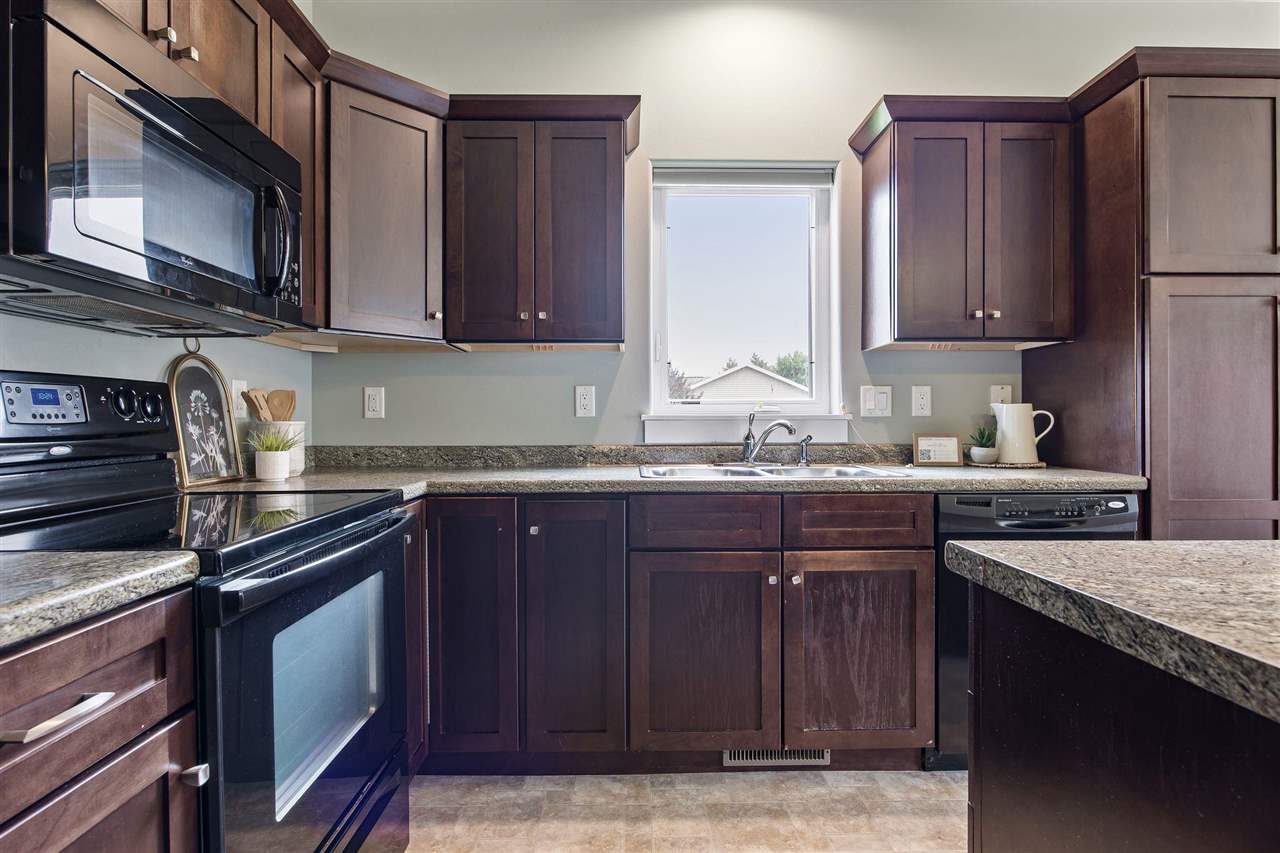 225 Ridgewood Drive Hiawatha IA 52233