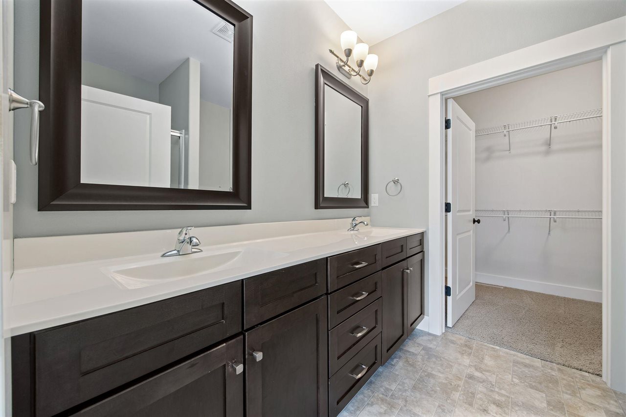 225 Ridgewood Drive Hiawatha IA 52233