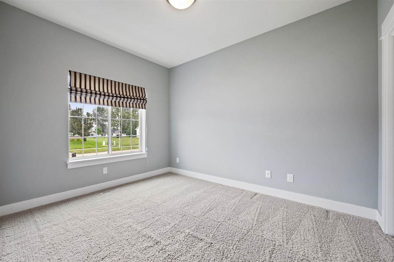 225 Ridgewood Drive Hiawatha IA 52233