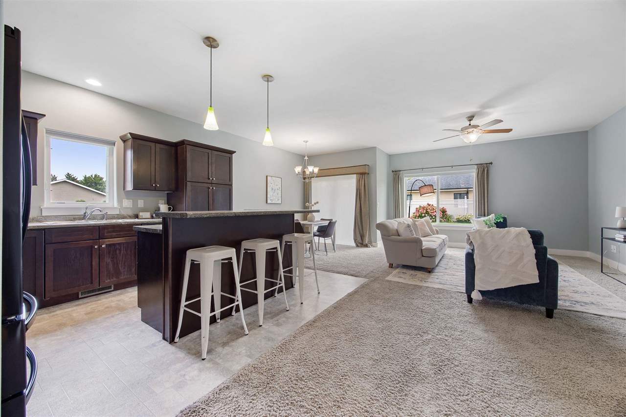 225 Ridgewood Drive Hiawatha IA 52233