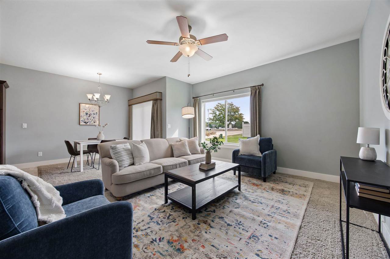 225 Ridgewood Drive Hiawatha IA 52233