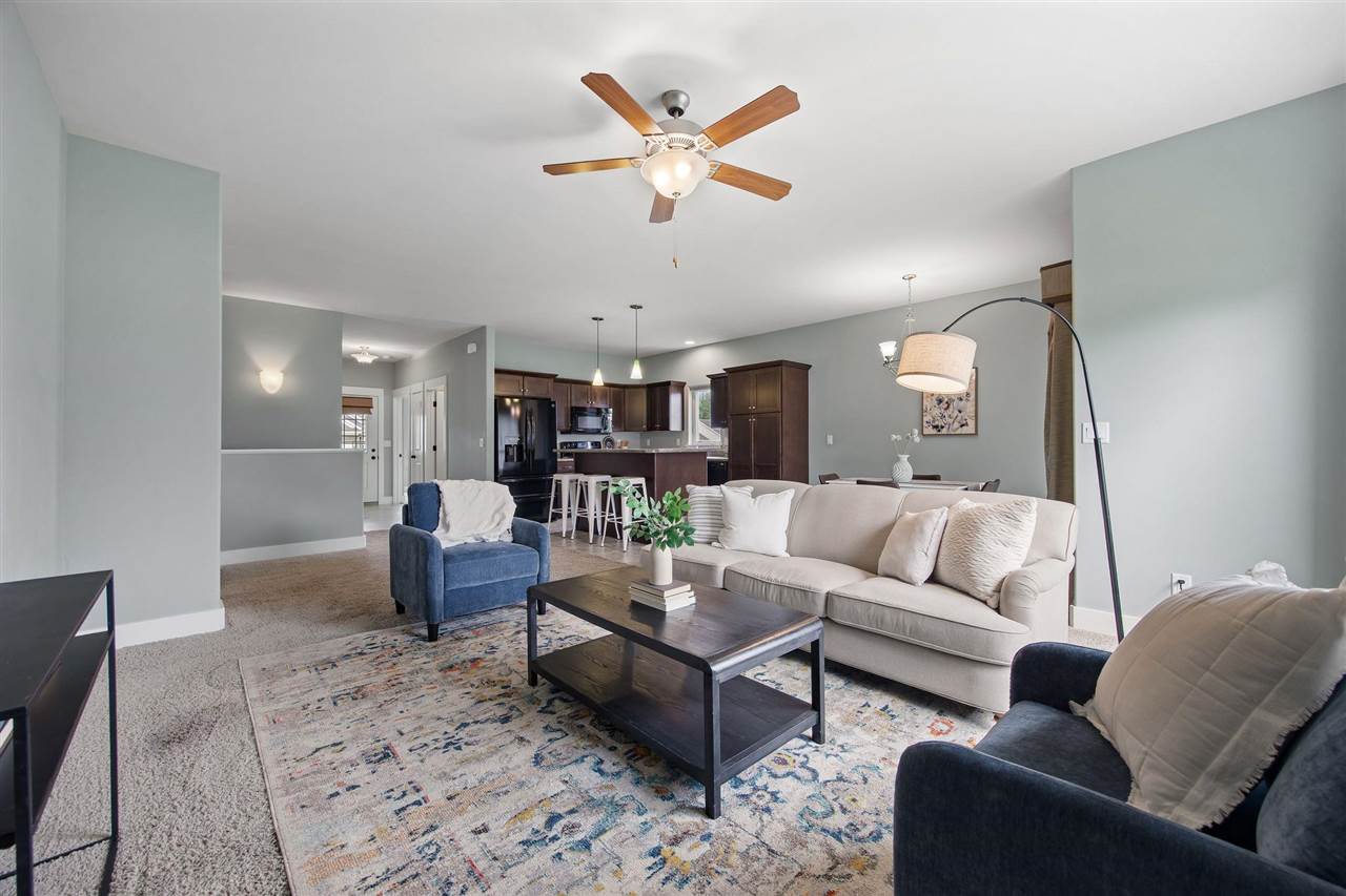 225 Ridgewood Drive Hiawatha IA 52233