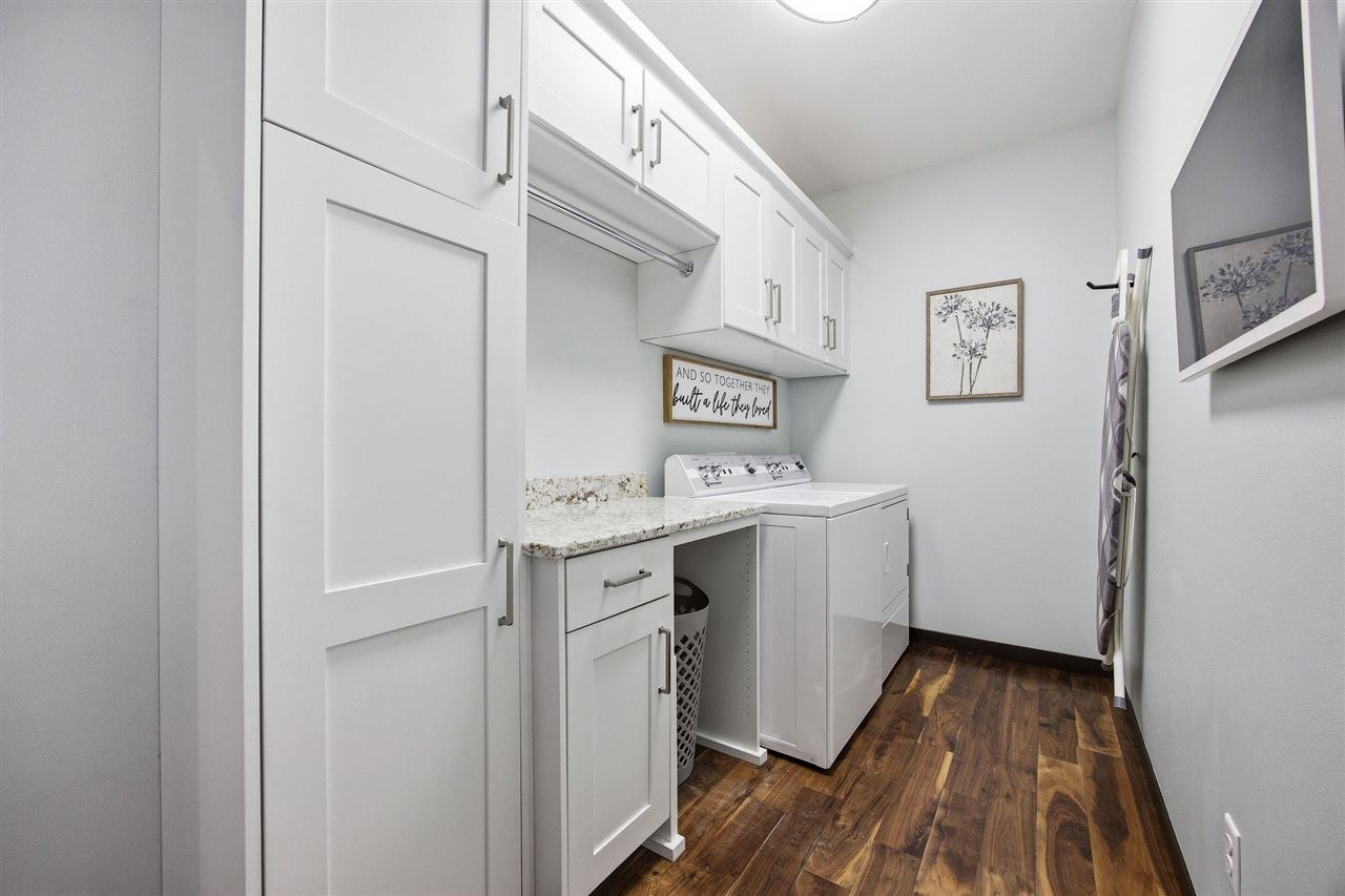 702 Raymond Drive Solon IA 52333
