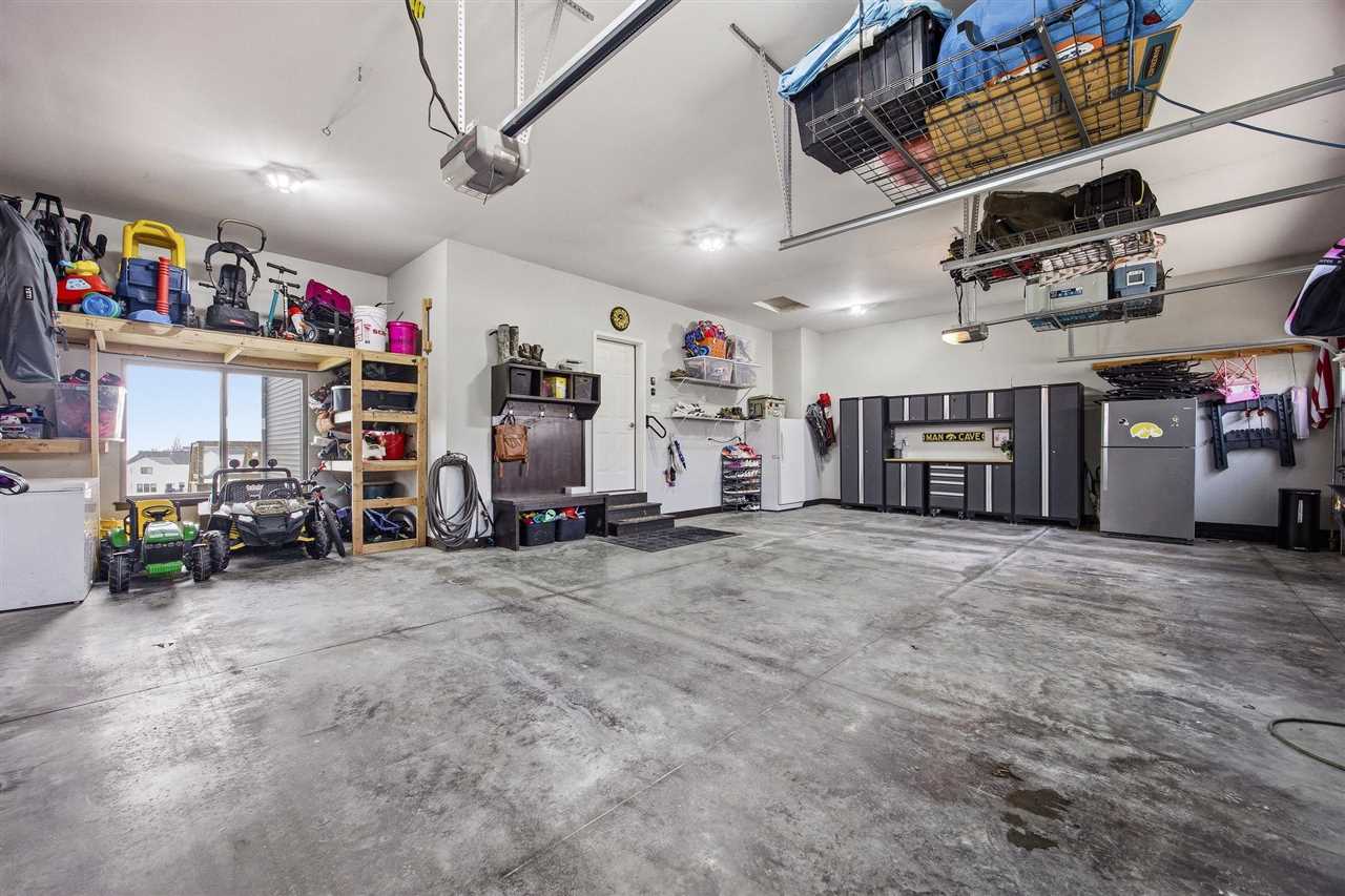 702 Raymond Drive Solon IA 52333
