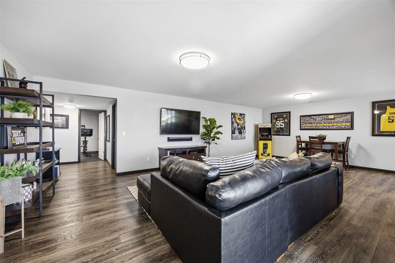 702 Raymond Drive Solon IA 52333