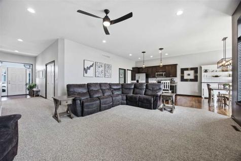 702 Raymond Drive Solon IA 52333
