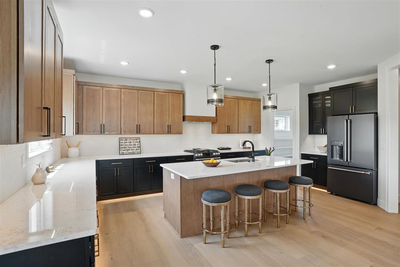 945 Yorkshire North Liberty IA 52317