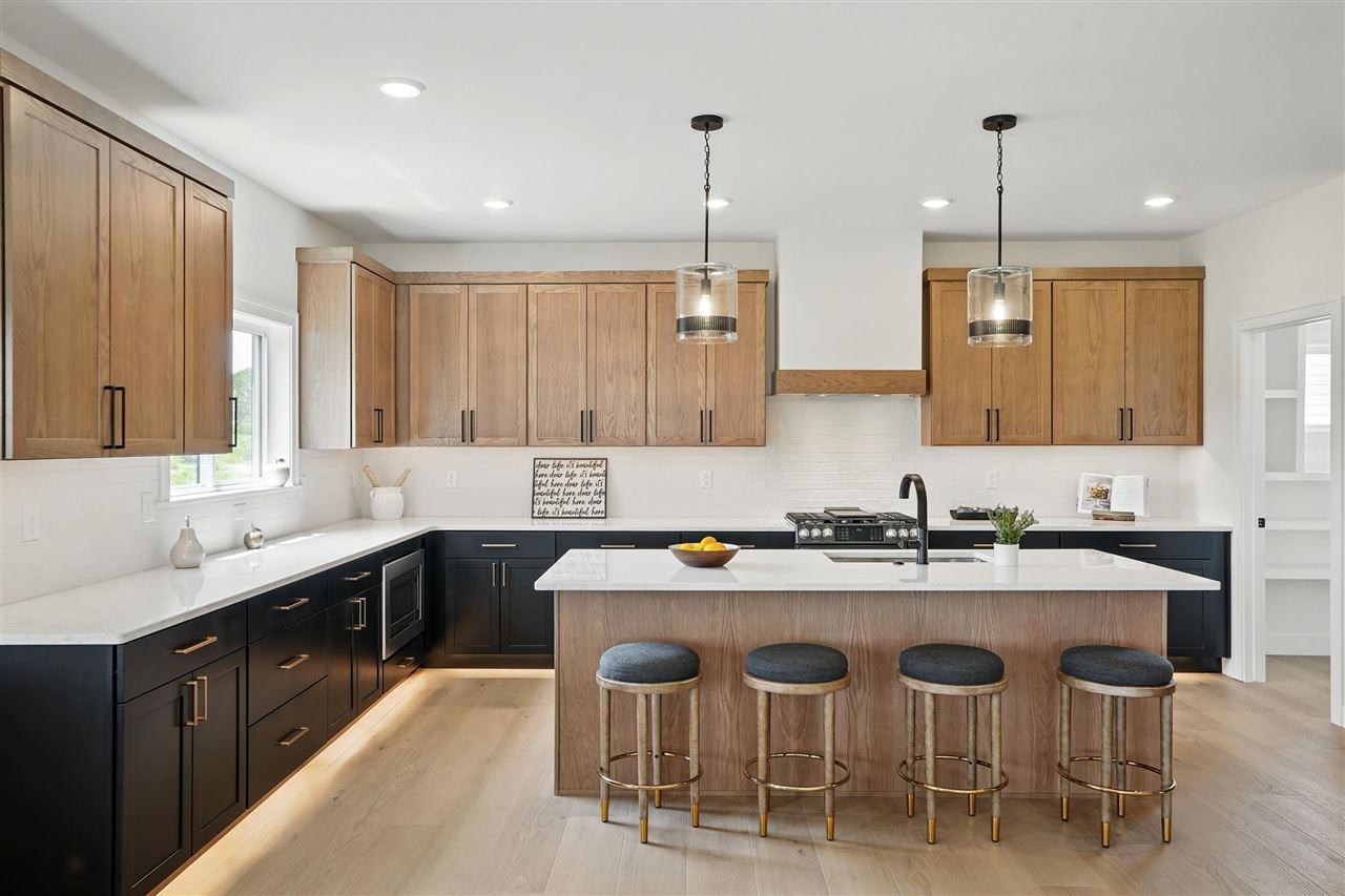 945 Yorkshire North Liberty IA 52317