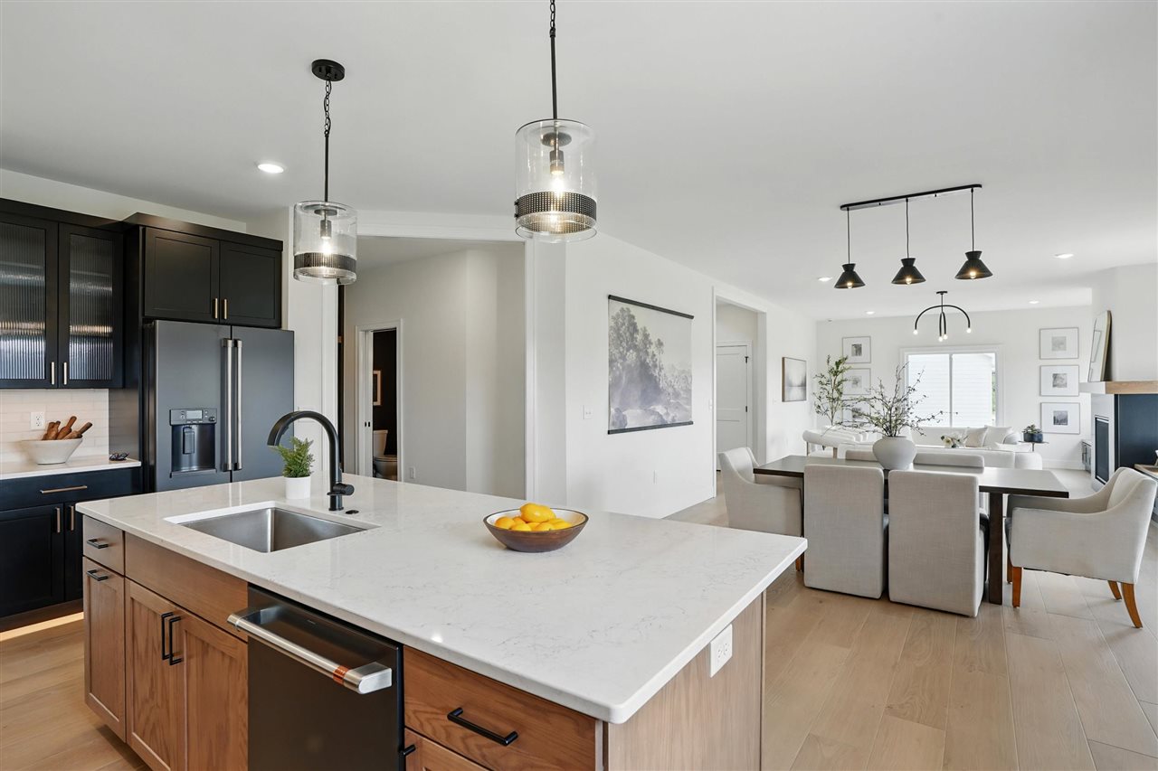 945 Yorkshire North Liberty IA 52317