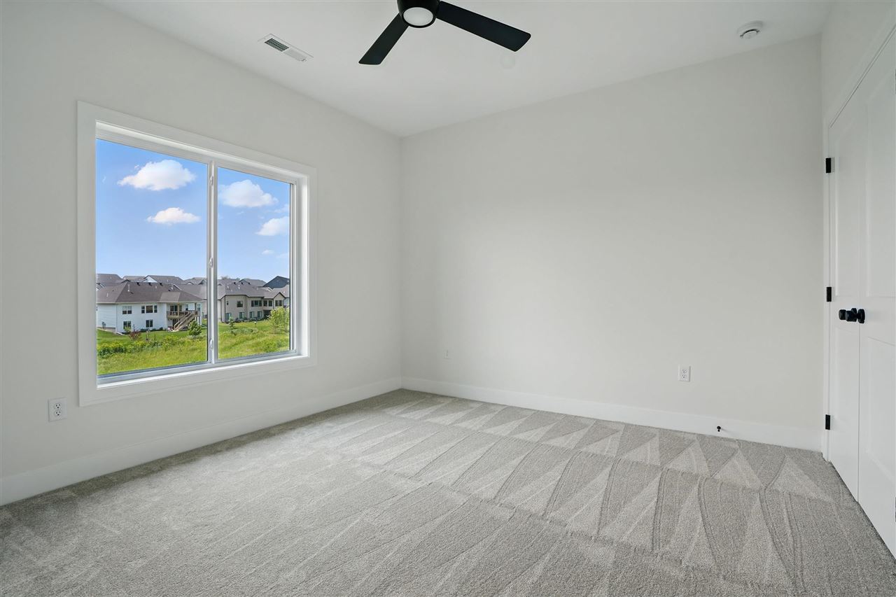 945 Yorkshire North Liberty IA 52317