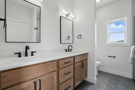 945 Yorkshire North Liberty IA 52317